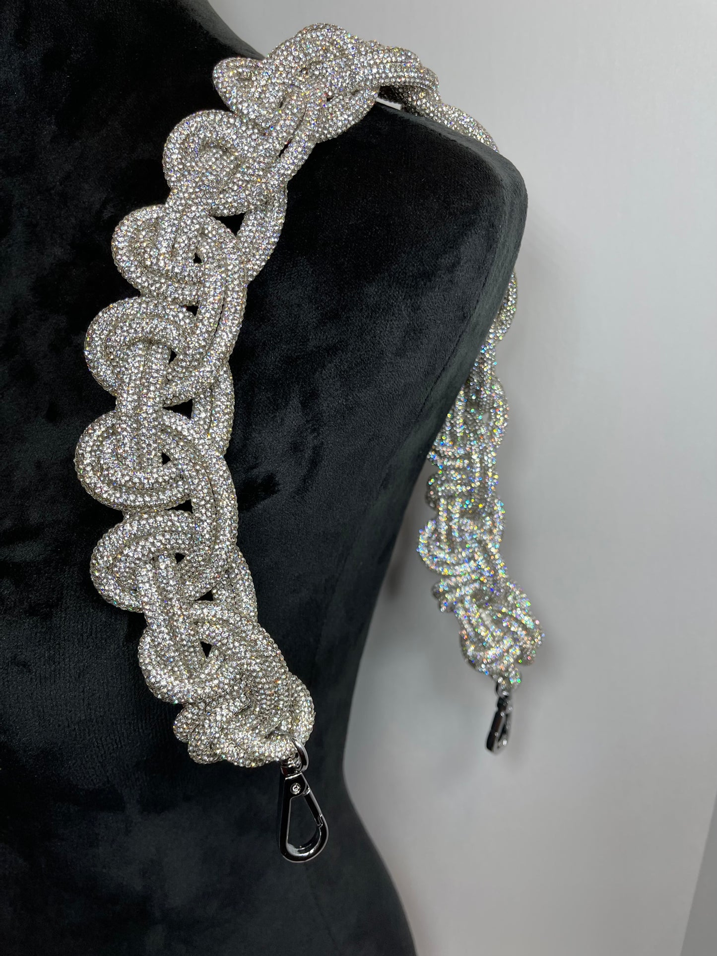 THE Queen Shoulder  |  Classic Weave  |  Crystal